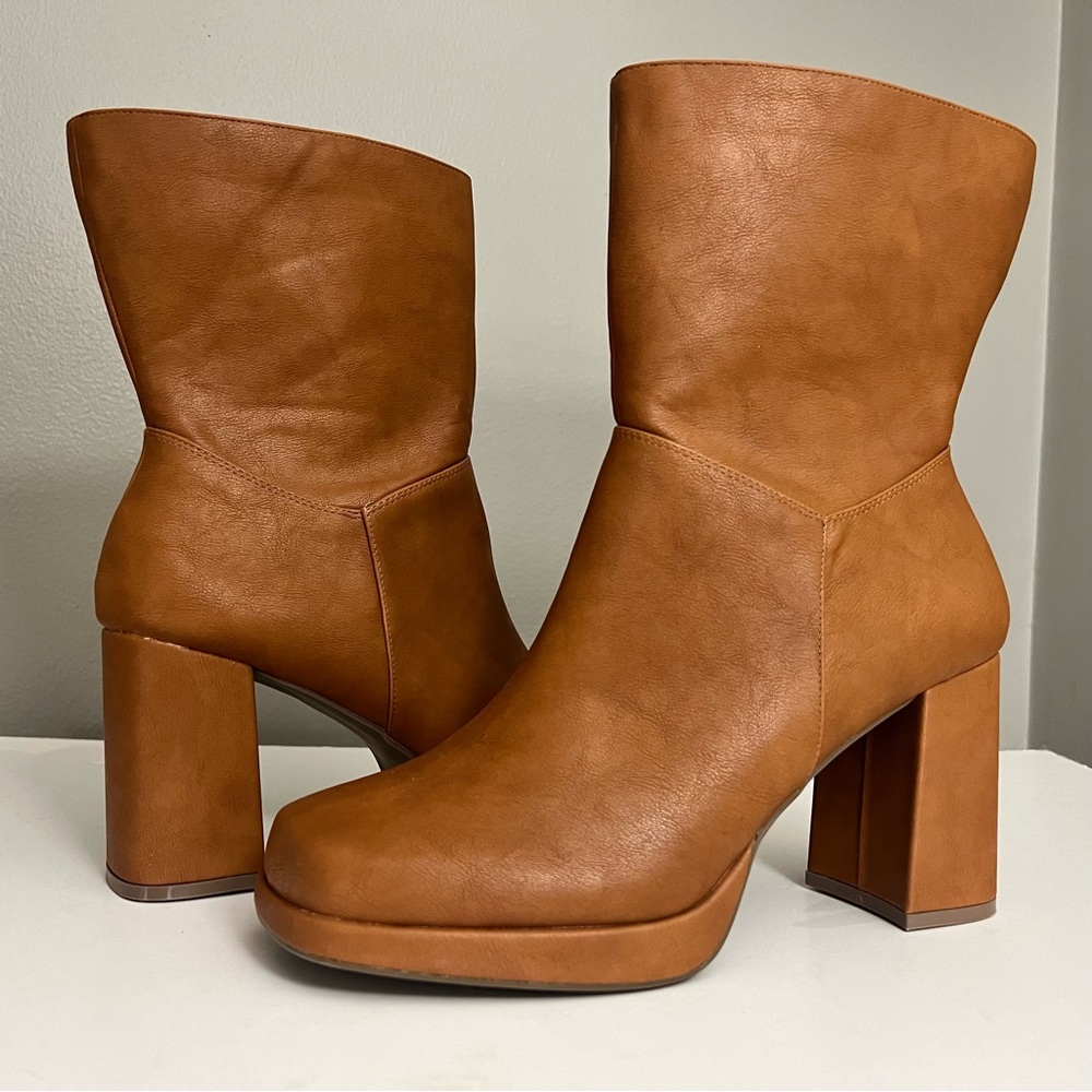 New Midshaft High Heel Platform Bootie Size 13WW